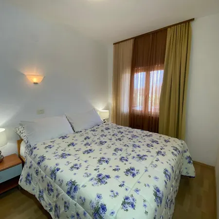 Apartments Aurelia Nova Vas  Exterior photo