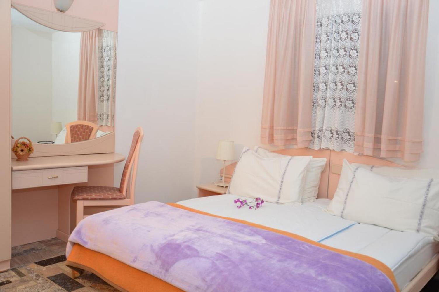 Aurelia Apartment